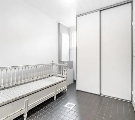 Beautiful 105 M2 Sd-house In Excellent Location Pt With 3 Bedrooms, Free Parking And Sauna *