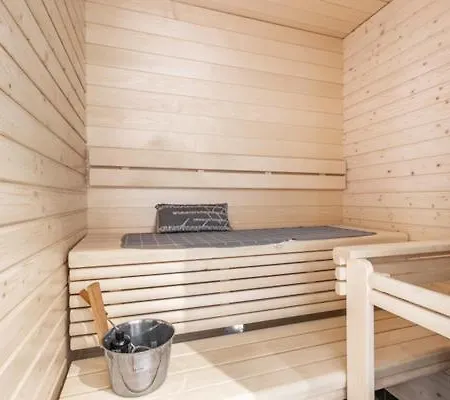 Beautiful 105 M2 Sd-house In Excellent Location Pt With 3 Bedrooms, Free Parking And Sauna